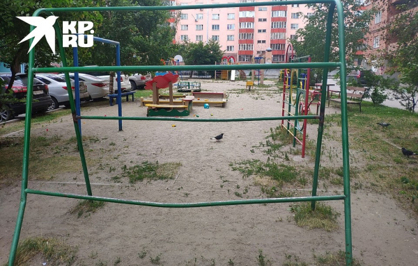 «Задавите их, пожалуйста!»: бывший полицейский устроил соседскую войну с женщиной и детьми на самокатах