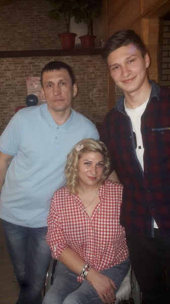 &laquo;Во сне хожу ногами по земле&raquo;: сибирячка оказалась в инвалидном кресле, но стала чемпионкой по пауэрлифтингу