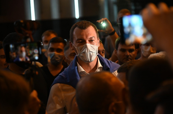 Михаил Дегтярев вышел к народу в Хабаровске и отказался возглавить митинг Михаил Дегтярев вышел к народу в Хабаровске и отказался возглавить митинг