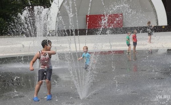 Дети в фонтане раздражают гостей Центрального парка