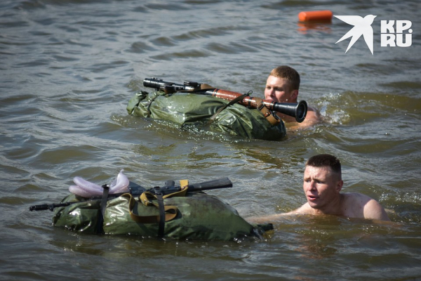 Разведчики разделись и поплыли: как военные отметили День Ивана Купалы