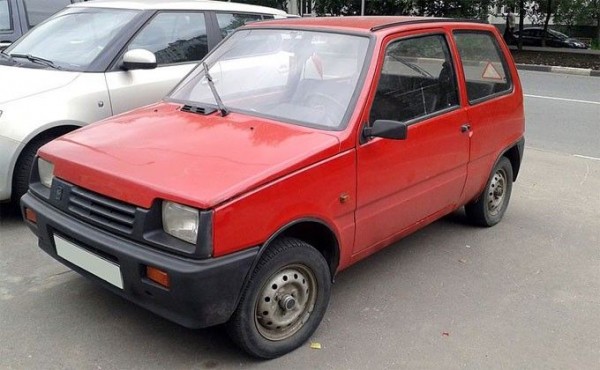 Ради угона &laquo;Оки&raquo; юноша сорвал металлические ворота