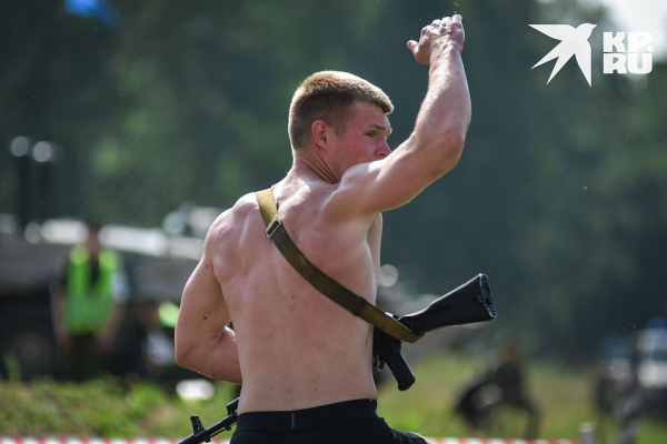 Разведчики разделись и поплыли: как военные отметили День Ивана Купалы