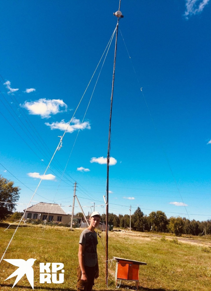 Школьник построил вышку сотовой связи в глухом селе, мечтая о славе на YouTube Школьник построил вышку сотовой связи в глухом селе, мечтая о славе на YouTube