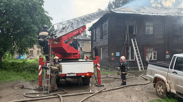 В Новосибирске 33 человека эвакуировались из-за пожара в многоквартирном доме В Новосибирске 33 человека эвакуировались из-за пожара в многоквартирном доме
