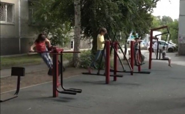 Благоустройство со знаком качества: детские площадки на Киевской улице отремонтируют за счет подрядчика