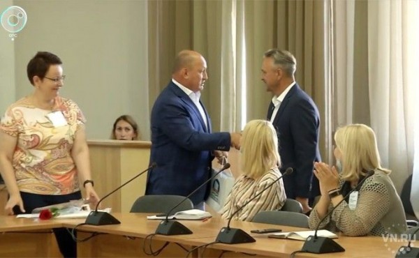 Медалями наградили лучших медиков областной больницы