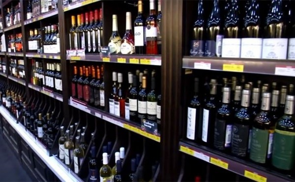 Бутылку вина за 29 тыс. рублей украл в супермаркете новосибирец