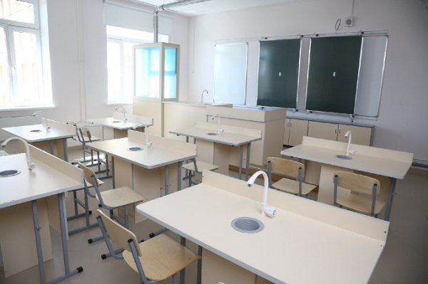 Губернатор Травников высоко оценил новую школу в Бердске на 1100 учеников