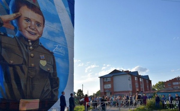 «Спасибо за Победу»: граффити украсили две трехэтажки в Черепаново «Спасибо за Победу»: граффити украсили две трехэтажки в Черепаново