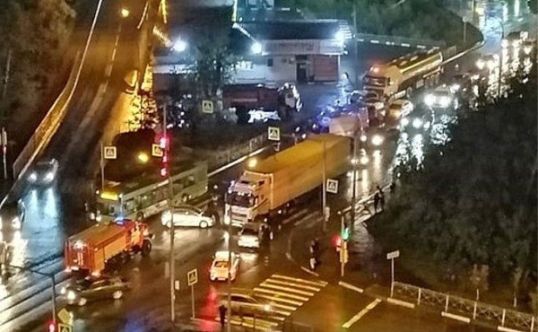 Завал из девяти машин: массовое ДТП в Новосибирске