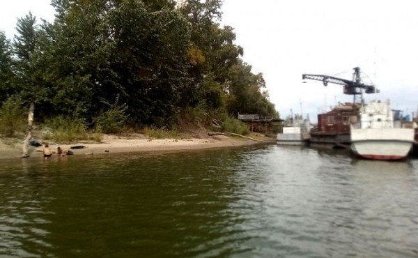 Опасные игры устроили 2 девочки и 6 мальчиков на Оби Опасные игры устроили 2 девочки и 6 мальчиков на Оби