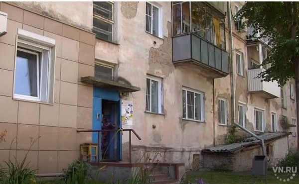 Полвека ждут ремонта жильцы гниющего дома в Бердске Полвека ждут ремонта жильцы гниющего дома в Бердске