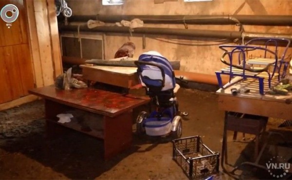 Нечистоты заливают дом в Дзержинском районе