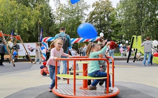 В Центральном парке Новосибирска открылась большая детская площадка