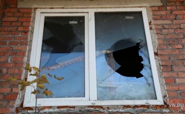 Окно разбил ради разговора с хозяином житель Барабинска