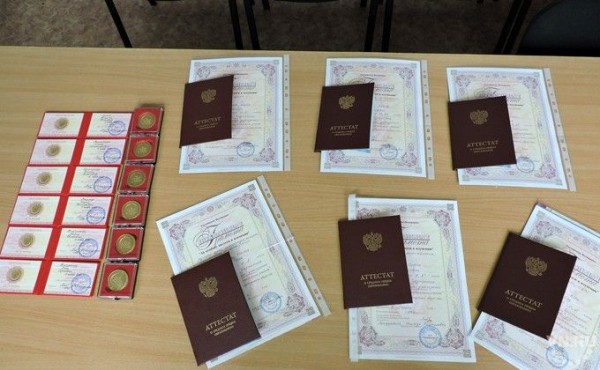 Губернатор Травников: &laquo;Выпускники-медалисты не останутся без заслуженных наград&raquo;