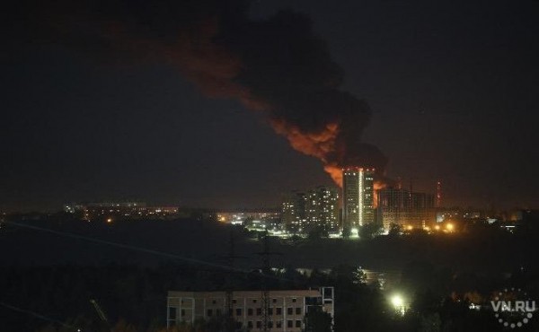 Три часа тушили склад с шинами на ОбьГЭСе Три часа тушили склад с шинами на ОбьГЭСе