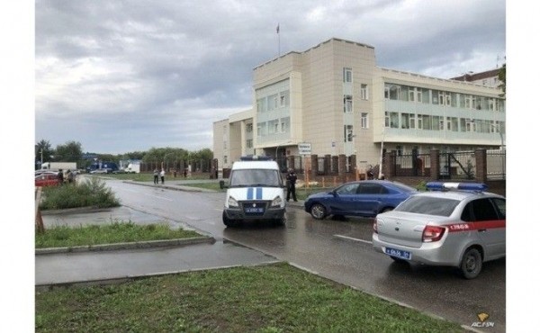 Эвакуация из-за сообщений о бомбах проходит в Новосибирске Эвакуация из-за сообщений о бомбах проходит в Новосибирске