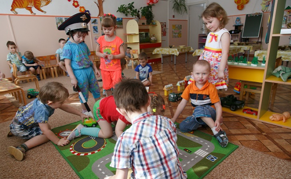 Подарки на День воспитателя-2020: истерика в родительских чатах