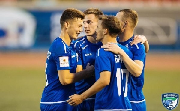 Футбольный &laquo;Новосибирск&raquo; разгромил &laquo;Динамо&raquo; и догнал лидера лиги