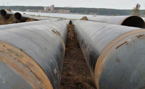 Трубопроводы насмерть зажали рабочего в Бердске