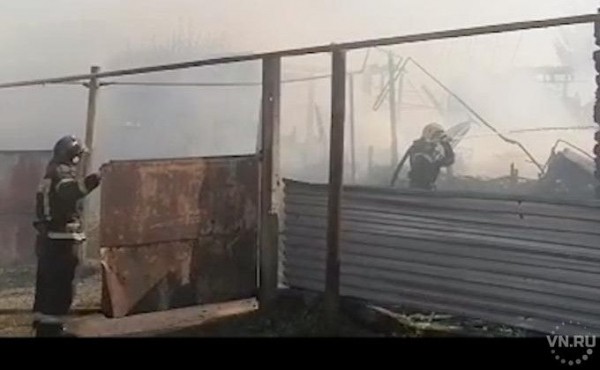 Пожарные отстояли от огня село Раздольное