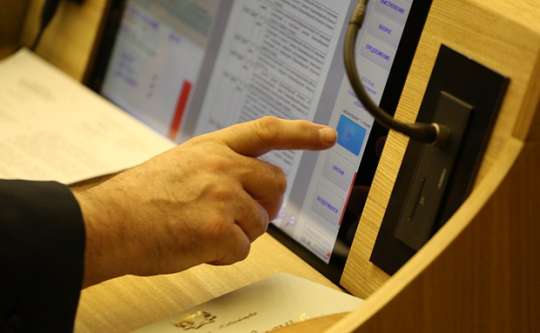 Стала известна численность партийных фракций в новом Законодательном собрании