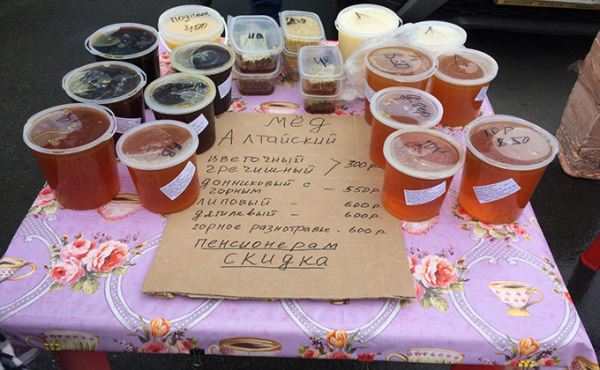 &laquo;Палатку чуть не унесло&raquo;: как проходит ярмарка на Маркса 19 сентября