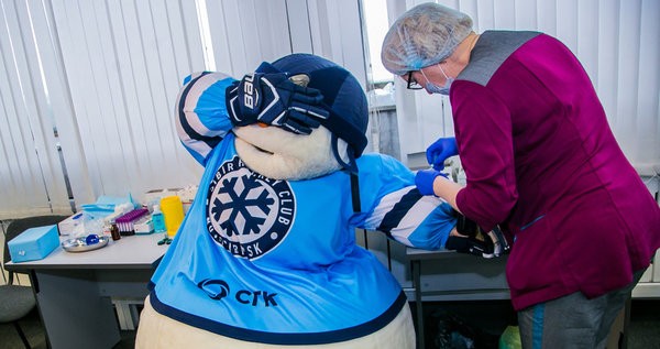 Большое сердце "Сибири": игроки и болельщики помогают людям с раком крови