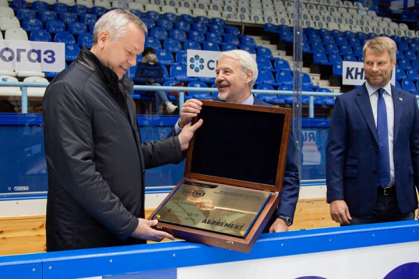 Губернатор встретился с ХК "Сибирь" Губернатор встретился с ХК "Сибирь"