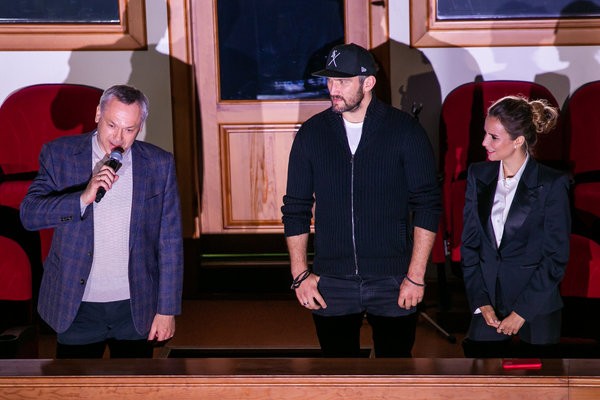 Андрей Травников и Александр Овечкин обсудили развитие юношеского хоккея в регионе