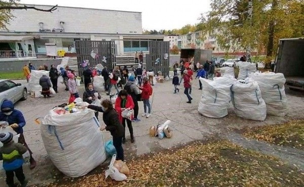 &laquo;Белка опять с нами&raquo;: два гигантских контейнера вторсырья собрали новосибирцы
