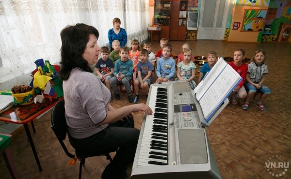 Подарки на День воспитателя-2020: истерика в родительских чатах