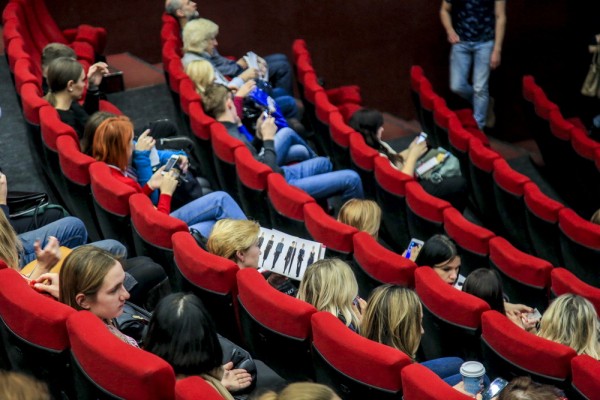 Афиша выходных: два фестиваля кино, куклы детства и выставка про 90-е Афиша выходных: два фестиваля кино, куклы детства и выставка про 90-е