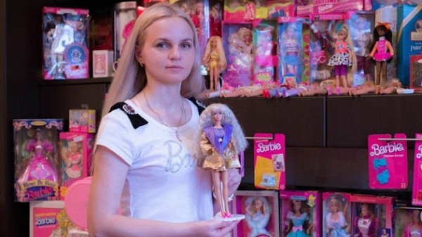 Жительница Новосибирска собрала коллекцию барби на миллион рублей