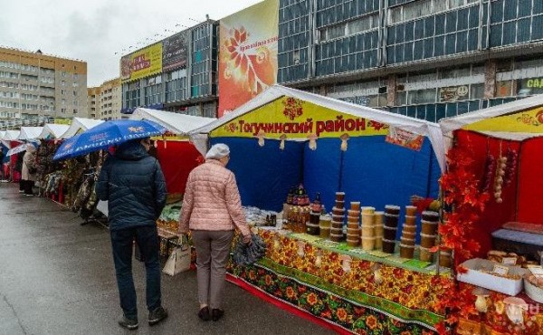 Сельхозярмарки сдержали рост цен на продукты в Новосибирске Сельхозярмарки сдержали рост цен на продукты в Новосибирске