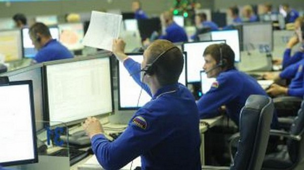 В Новосибирске ребёнок повис на школьном карнизе В Новосибирске ребёнок повис на школьном карнизе