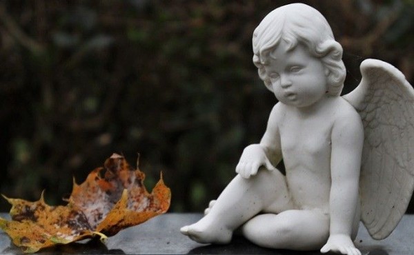 Малолетние вандалы разгромили кладбище в селе Дубровка