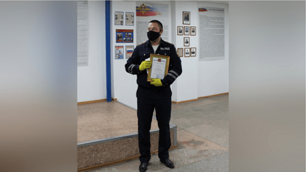 Автоинспектор помог новосибирцу экстренно попасть домой к дочери