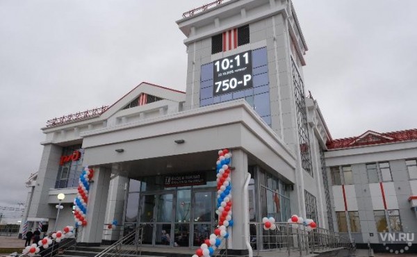 Обновленные вокзалы в Татарске и Чанах открыл губернатор Травников
