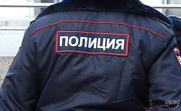 Жестоко избил мужчину вызванный его дамой полицейский