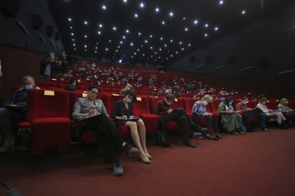 Тотальный диктант-2020 написали новосибирцы в институтах, кинотеатрах и тюрьмах