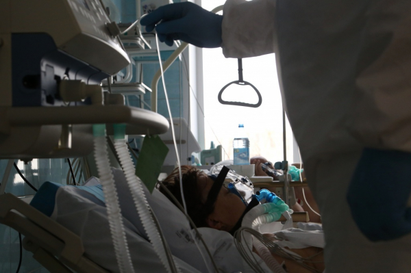 &laquo;Хрипят, пытаясь заглотить воздух&raquo;: репортаж из ковидной реанимации 