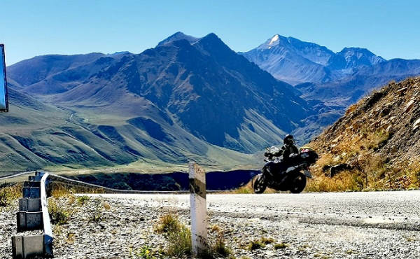 &laquo;Техника выдержит, а ты - не факт&raquo;: Россию покоряет новосибирская байкерша