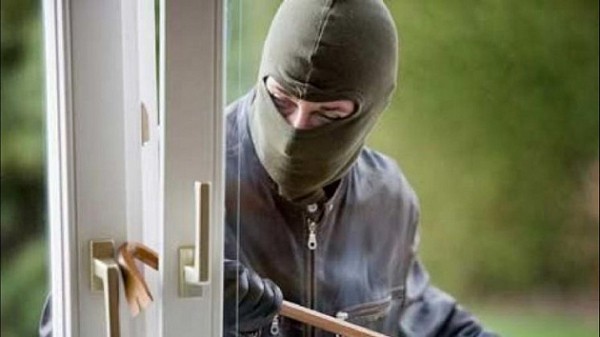 В Новосибирской области поймали аптечных воров-форточников В Новосибирской области поймали аптечных воров-форточников