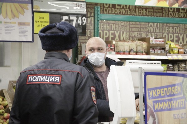 Шарф не&nbsp;заменит: новосибирцам объяснили, как нужно носить маску