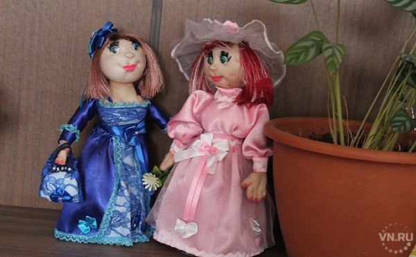 Кукол из капроновых чулок мастерит учительница из Ордынского района