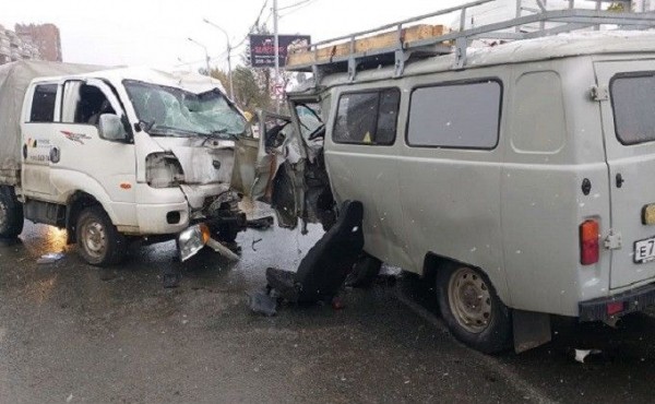 Мазда и УАЗ сошлись в смертельном ДТП на Большевистской