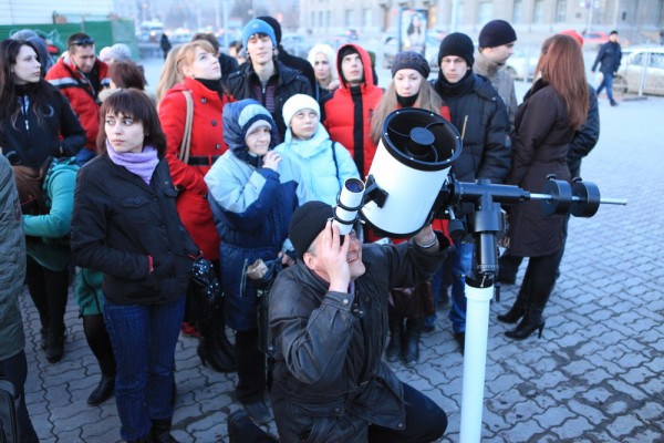 Афиша выходных: КВН, бой с Хабибом и французское кино Афиша выходных: КВН, бой с Хабибом и французское кино